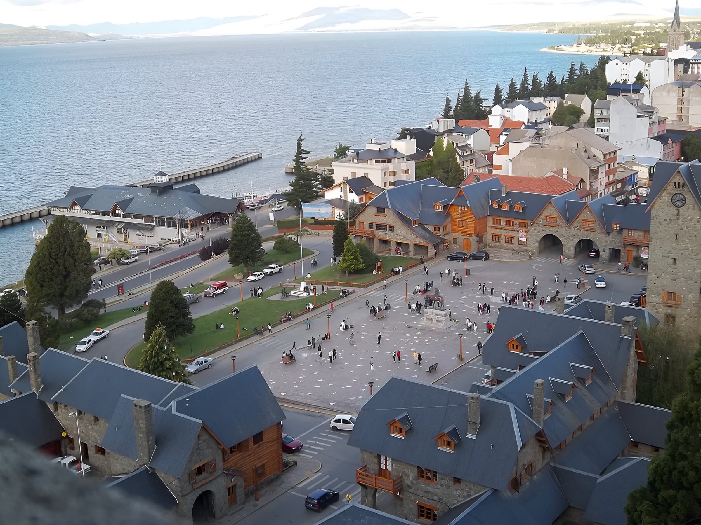 Vista panorámica de San Carlos de Bariloche - Centro Cívico y Lago Nahuel Huapi - Bariloche Markets
